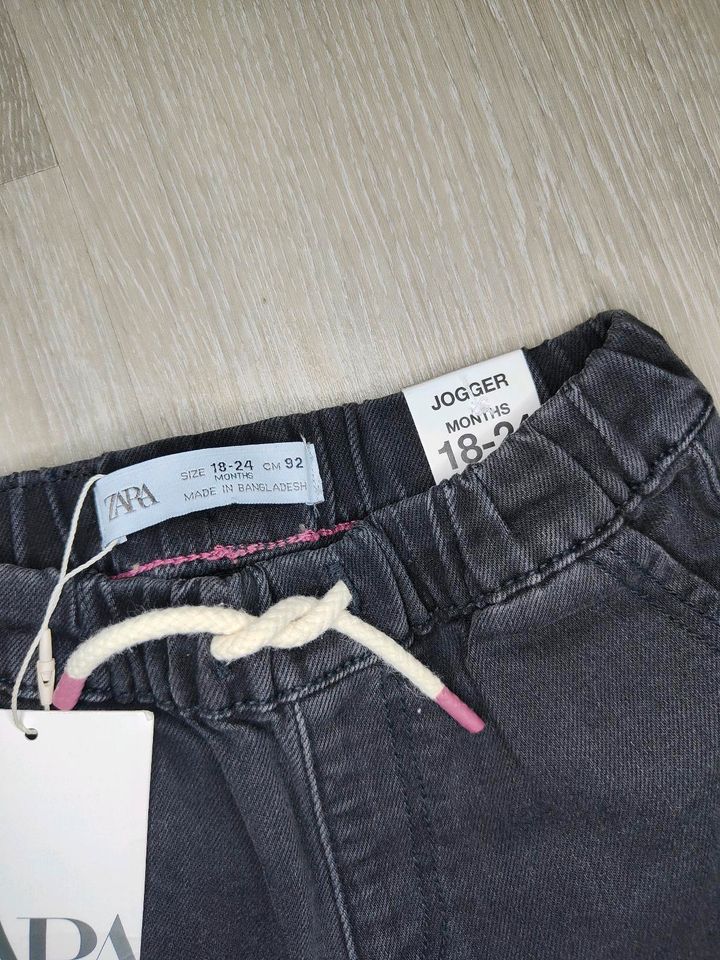 Schöne Zara Jogger Jeans Gr 92 Neu mit Etikett in Wiesbaden