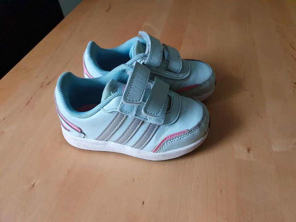 Adidas Turnschuhe 23 in Herne