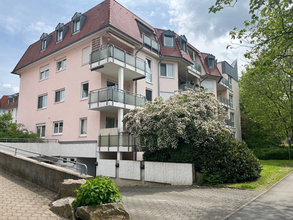 Schöne 3 Zimmer-Wohnung mit Balkon, Küche und TG-Stellplatz in Ludwigsburg