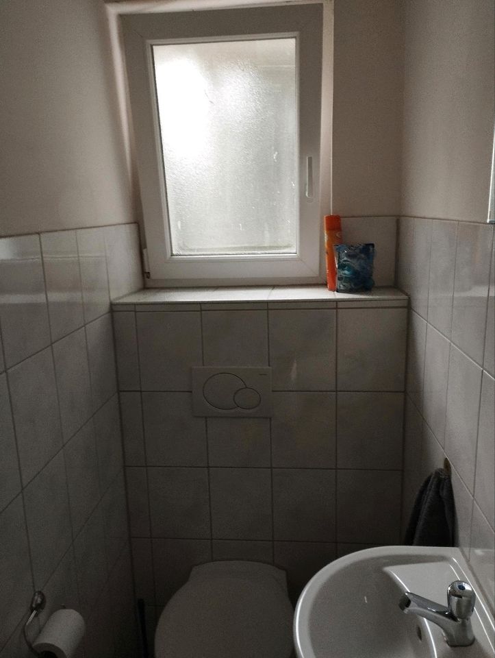 Ein schönes separates WG Zimmer mit eigener Toilette in Stuttgart