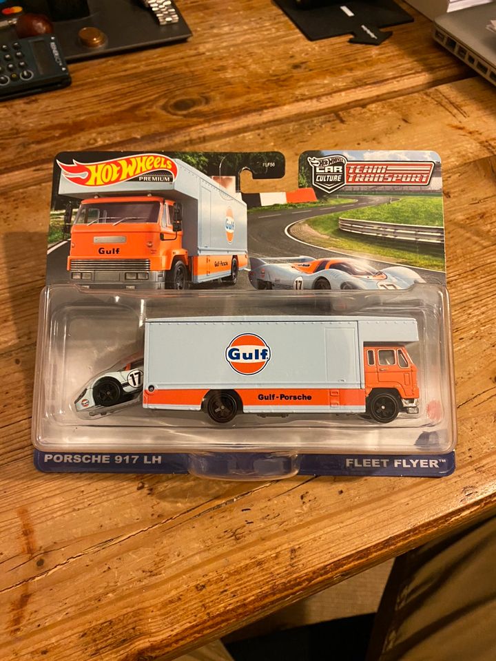 Hot Wheels Team Transport #41 Porsche 917 LH / Fleet Flyer in Hamburg