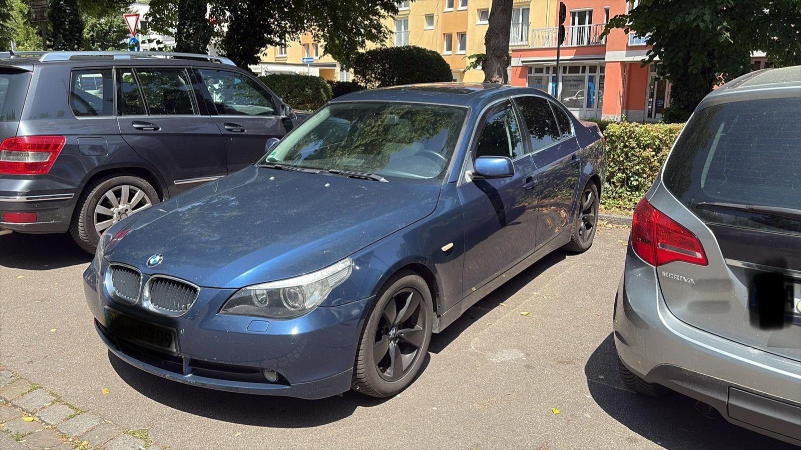 Abbildung des Autos BMW 523i Schalter Steuer…