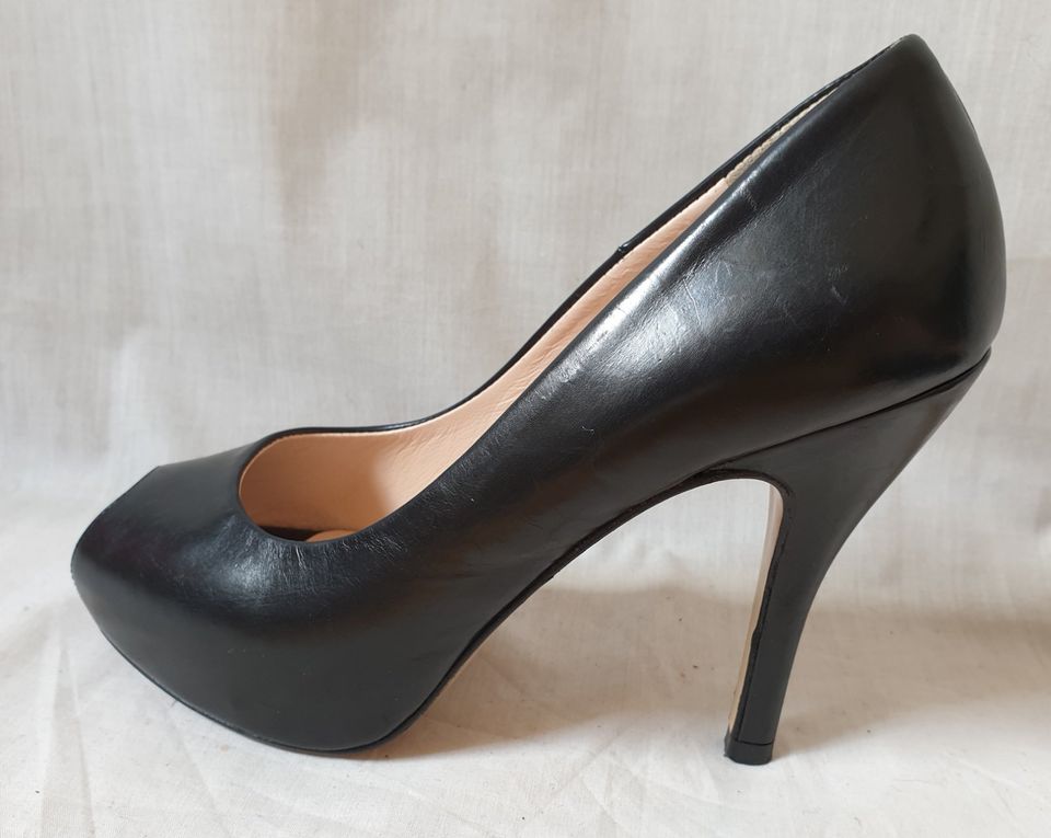 schwarze Leder-Pumps Peep-Toes Navyboot Gr. 36 Plateau in Großostheim