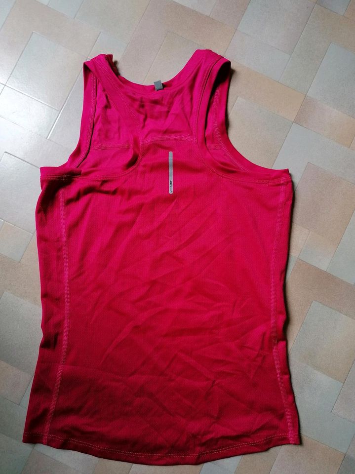 NIKE Shirt Sport Achselshirt M 152 158 NEU, inklusive Verand in Heideblick