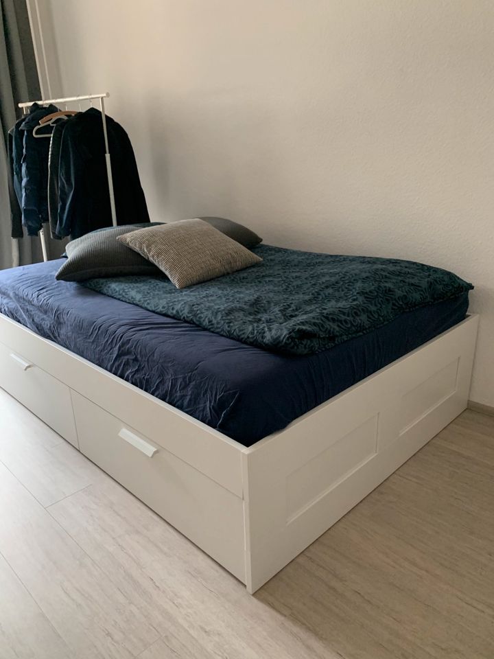 Bett, IKEA Brimnes, weiß, 140x200, mit Schubladen und Lattenrost in Berlin