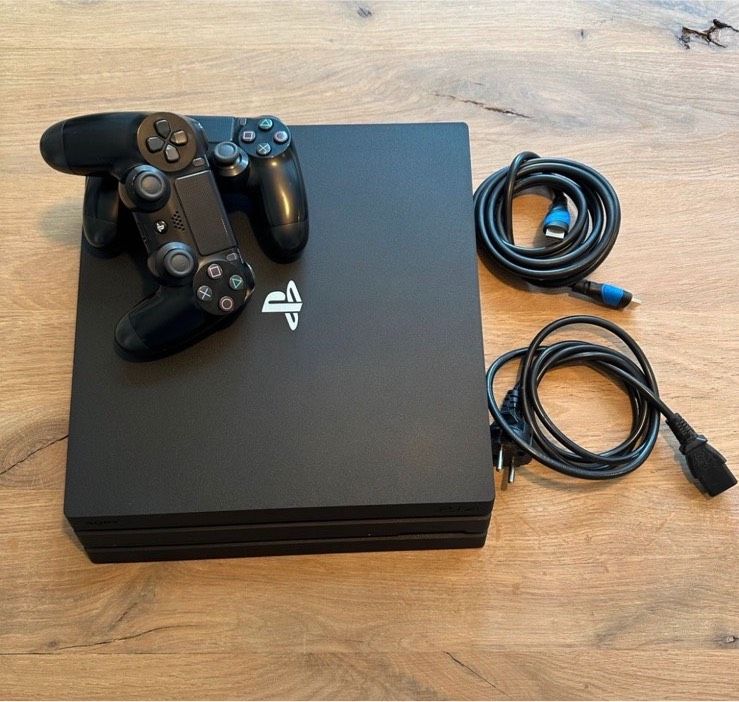 Ps4 pro with accessories in Aachen