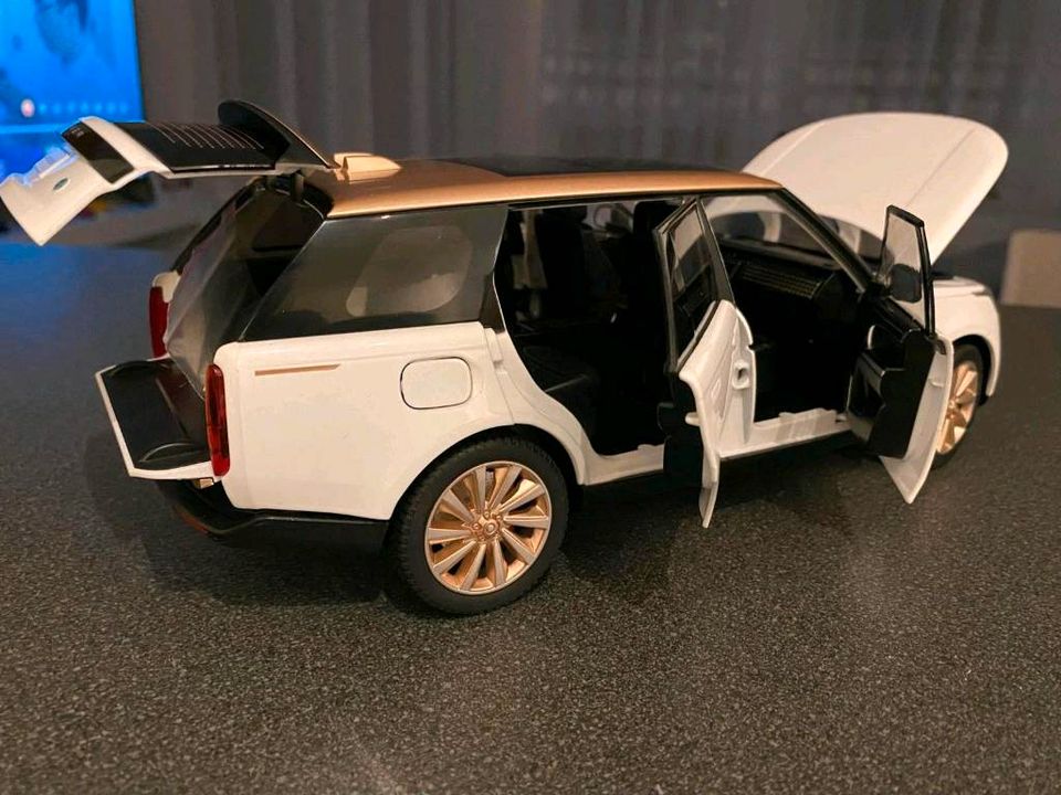 Range Rover SV 1:18 Modellauto in Delmenhorst