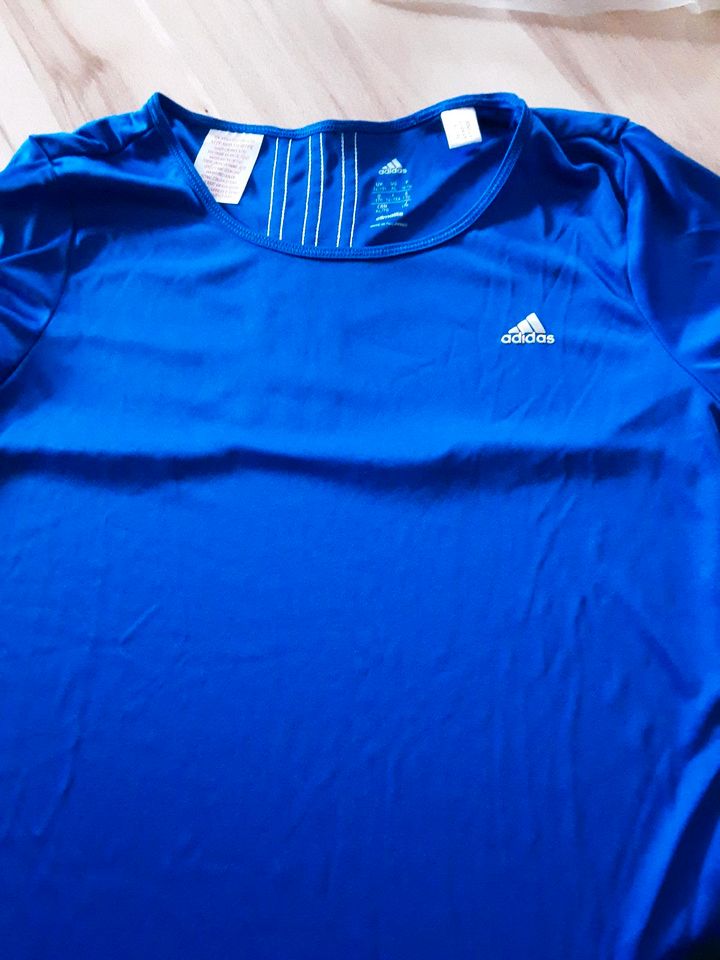 Adidas Trainingshirt Größe 170 in Brechen