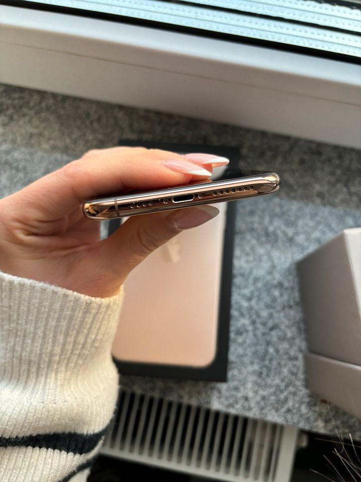 iPhone 11 Pro Max Gold 64GB in Kempen
