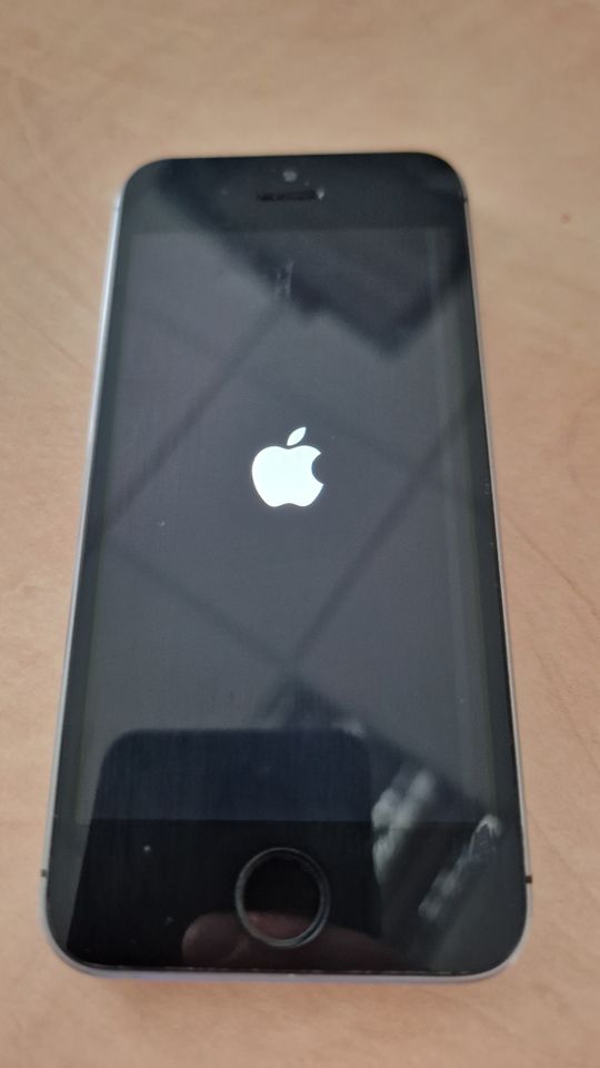 Apple iPhone 5s - 16GB Space Grau A1457 (GSM) gut erhalten Handy in Hamburg