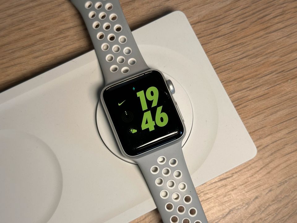 Apple Watch Series 2 Nike Aluminium case 38mm A1757 in Marbach am Neckar