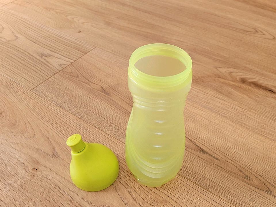 Sehr gut*Tupperware Sportsfreund, Trinkflasche 750 ml grün, Sport in  Mecklenburg-Strelitz - Landkreis - Blankensee | eBay Kleinanzeigen ist  jetzt Kleinanzeigen