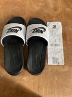 Nike Victori One Slides Größe 42,5 neu mit Kassen Beleg Stuttgart - Stuttgart-West Vorschau