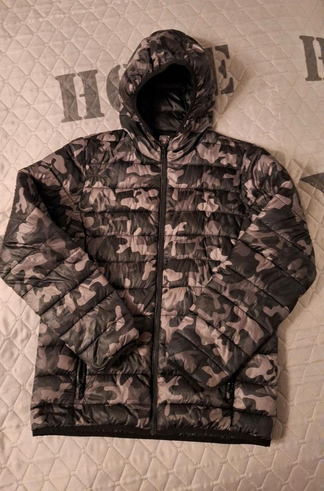 Steppjacke 176, Übergangsjacke, Winterjacke, camouflage in Berlin