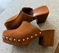 Clogs aus Wildleder - neuwertig Hessen - Büdingen Vorschau