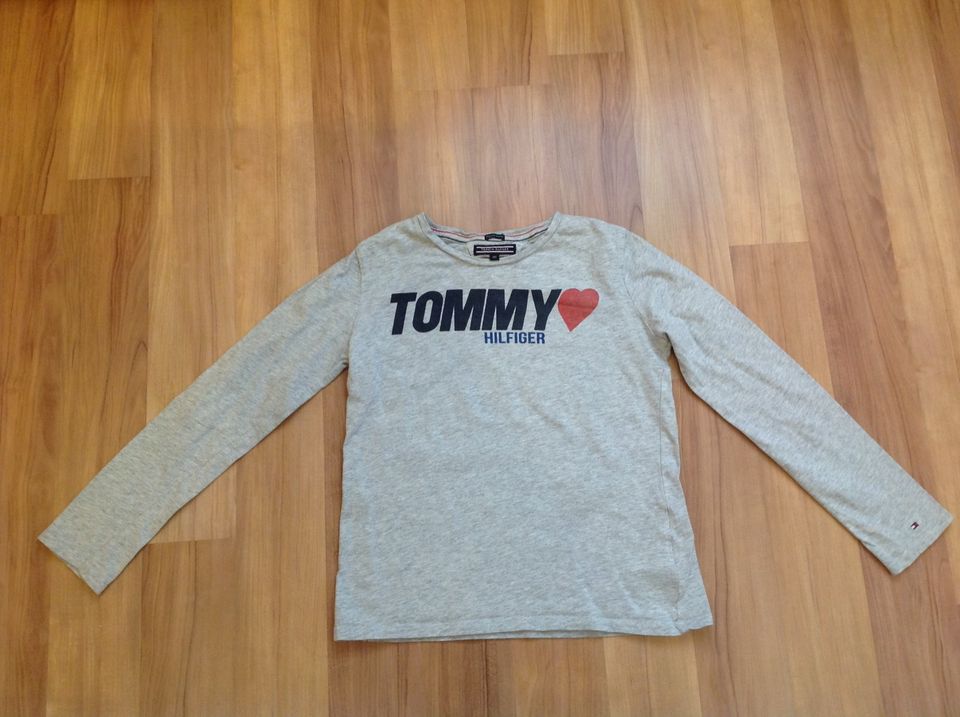 Shirt langarm, Tommy Hilfiger, Gr. 140, grau, sehr gut in Werl