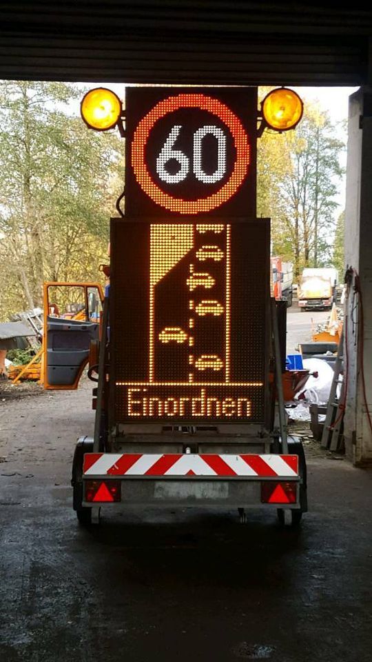 Verkehrsleitanhänger verkehrsicherungsanhänger Nissen Horizont in Selters