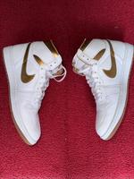 Nike Air Jordan 1 Retro High in Weiß/Gold Metallic. Größe 45 Hessen - Sinn Vorschau
