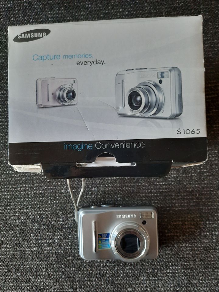 Samsung Digitalkamera S1065 40 € +Traveler Glass lens(Film) 10 € in Wackersberg