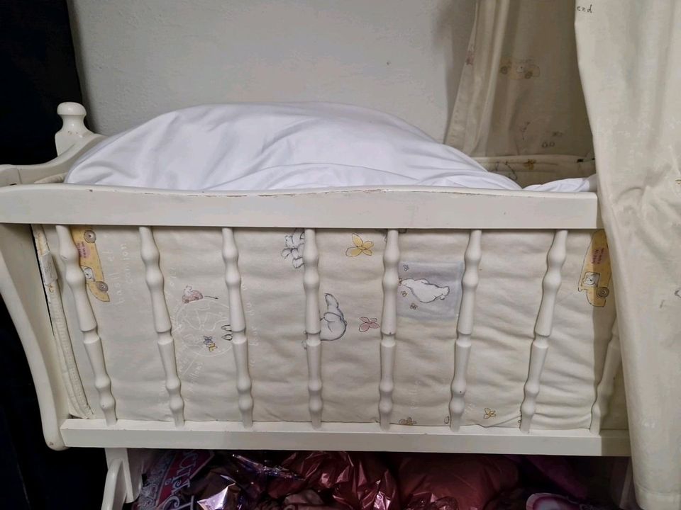 Gitterbett, Schaukel Bett, Babybett in Frankfurt am Main