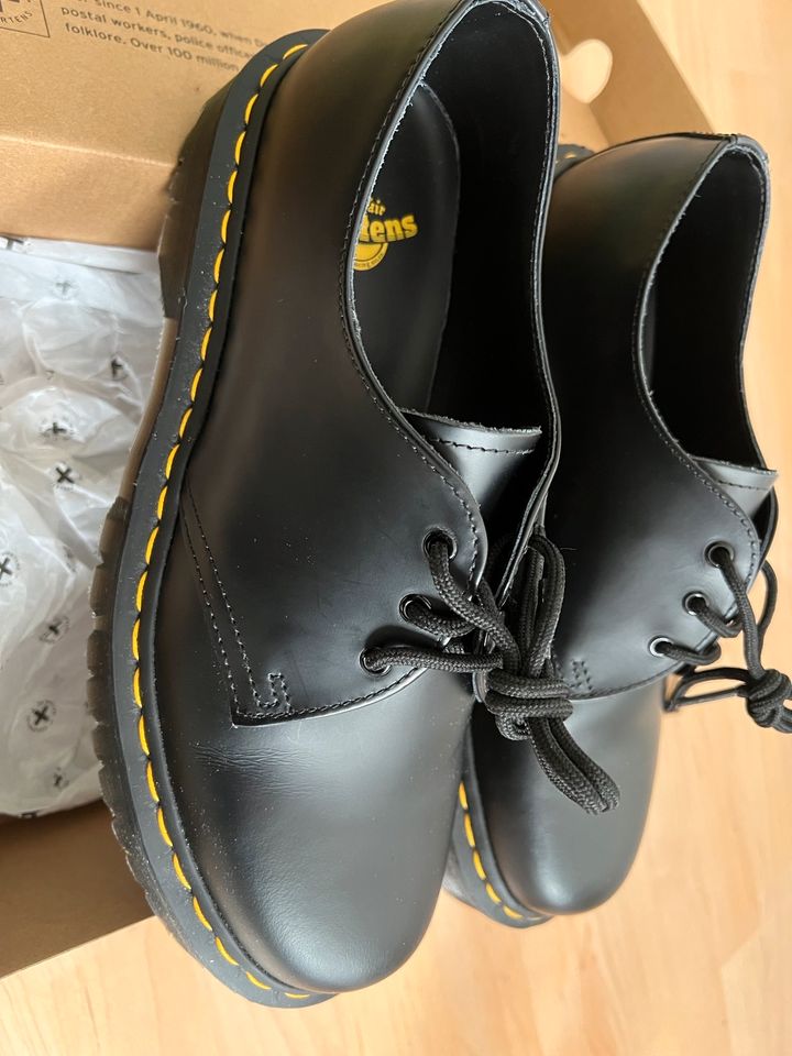 Dr. Martens GLATTLEDER OXFORD SCHUHE in Aachen