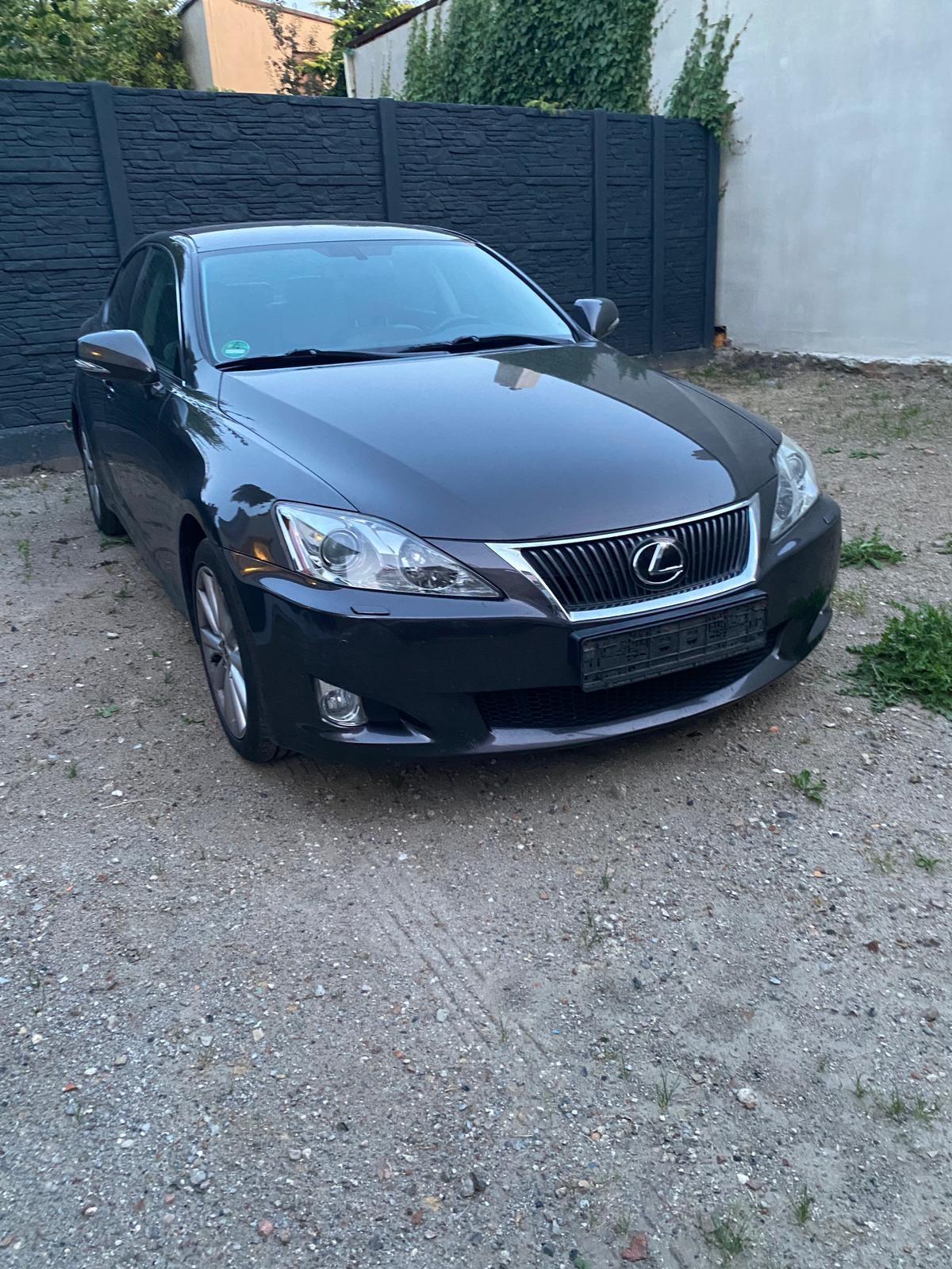 Abbildung des Autos Lexus is250 is300 is200 …
