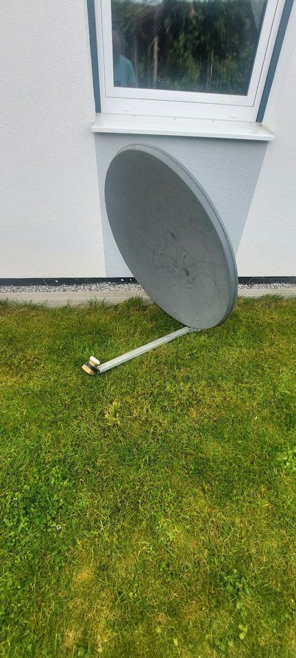 Satelliten Schüssel in Weißenburg in Bayern