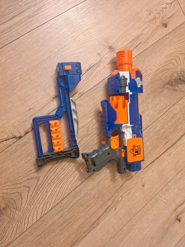 Nerf gun mit Schulterstütze in Bretten