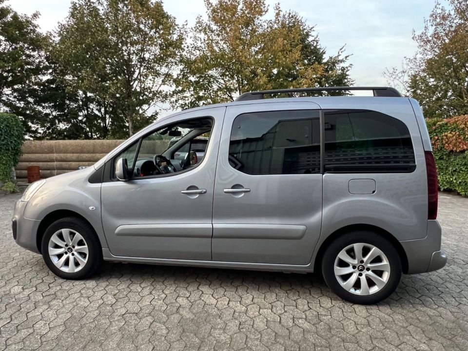 Citroën Berlingo 1,6 HDI Kombi Shine/Pano,NAVI,AHK in Halver