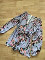 Damen Jumpsuit von Boohoo lila Blumen Größe 40/ L Nordrhein-Westfalen - Iserlohn Vorschau