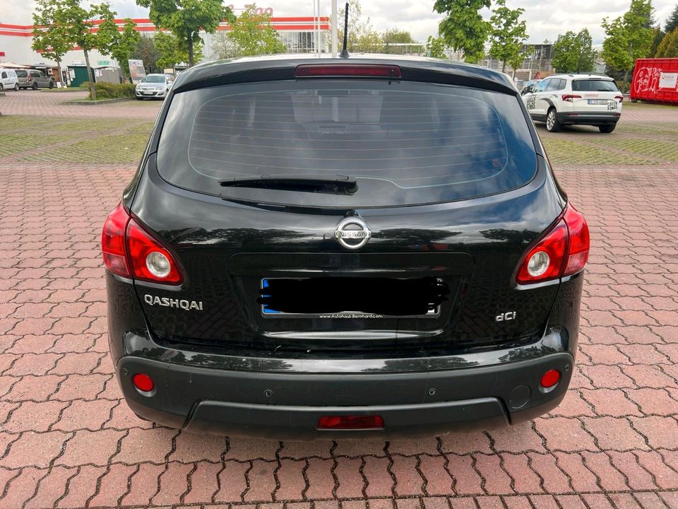 Nissan Qashqai 2,0 4x4 Klima,Automatik,panorama in Berlin