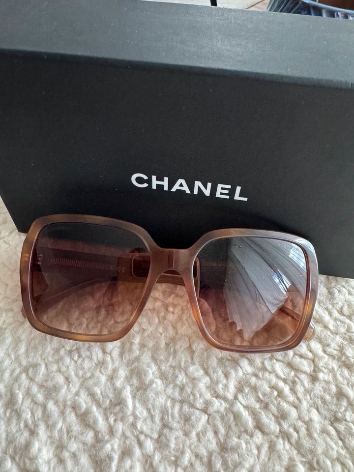 Chanel 5408 quadratische Sonnenbrille in Wagenfeld