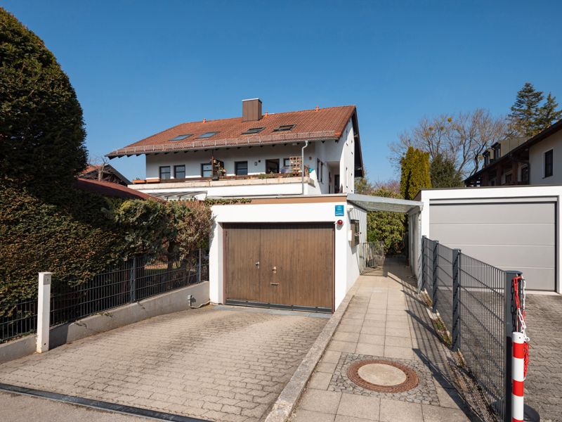 Aubing - Helle Maisonettewohnung mit sonnigem Balkon und Blick ins Grüne in München