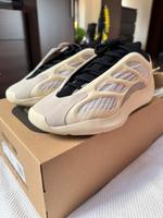 YEEZY 700 V3 AZAEL Größe 43,5 München - Maxvorstadt Vorschau