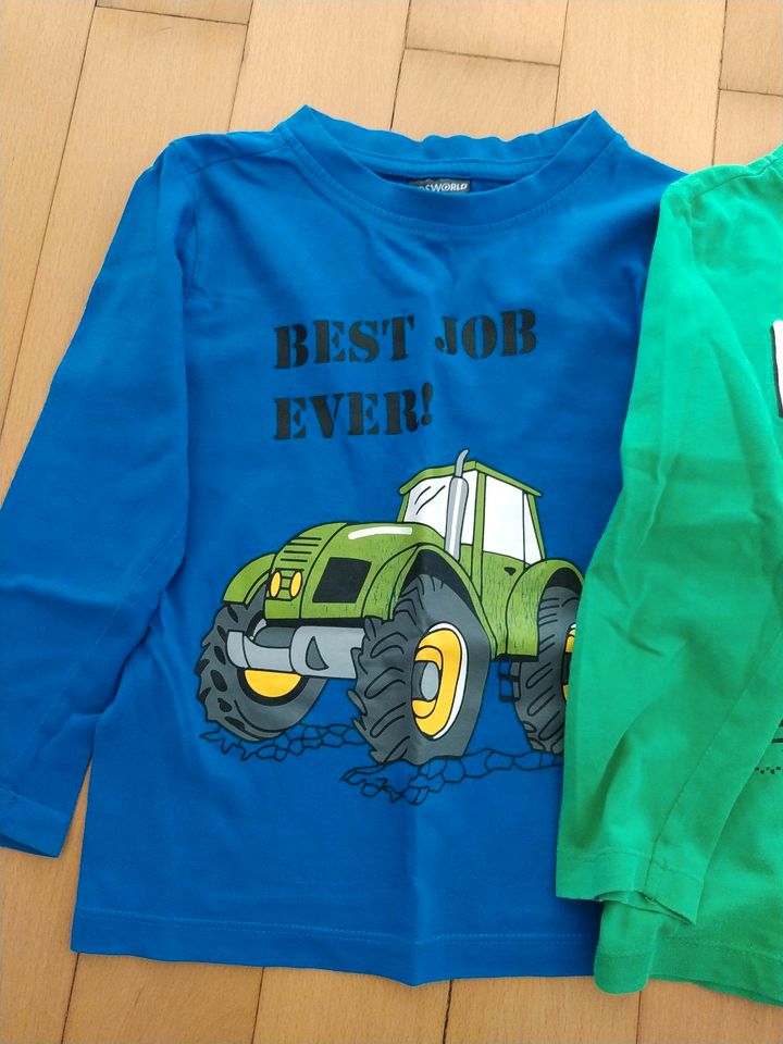 Junge langarm T-Shirts mit Feuerwehr und Traktor 92-98 in Korntal-Münchingen