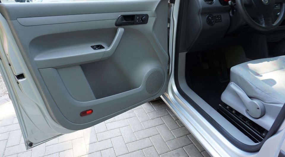 Volkswagen Caddy Kasten Klima PDC AHK 1. Hand Scheckheft Ga in Falkensee