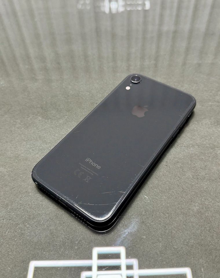 Apple iPhone XR 128 GB schwarz in Essen