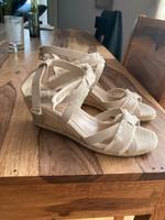 Keilsandalen mit Fransenriemen Gr. 38 Berlin - Spandau Vorschau