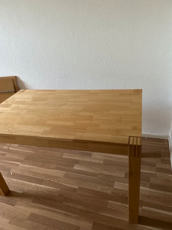 massiver Tisch aus Gummibaum, 125 cm x 75 cm x 75 in Krefeld