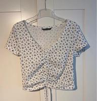 Crop Top - Größe S - weiß mit lila Blümchen Bayern - Straubing Vorschau