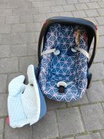 Babyschale Maxi Cosi Pebble Plus + Newborneinsatz Bayern - Niederviehbach Vorschau