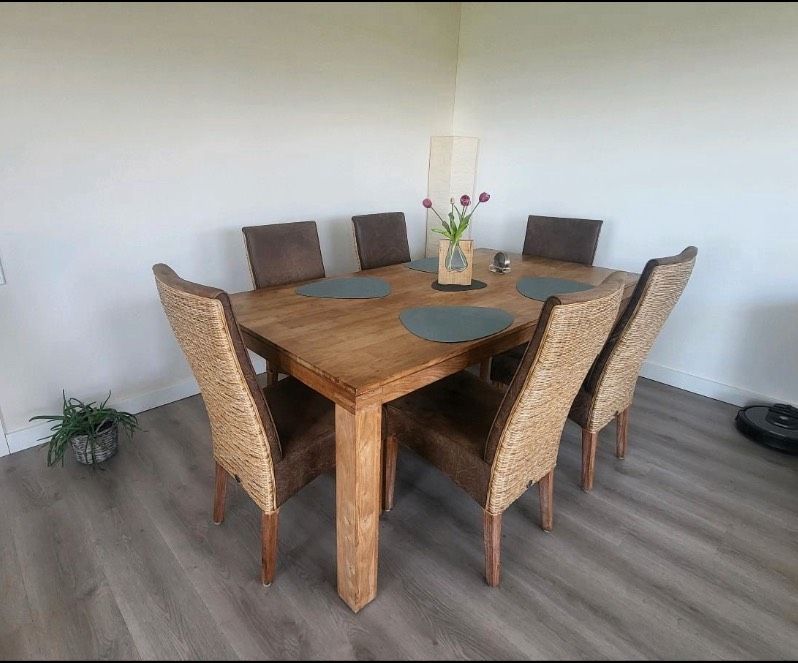 Esstisch mit Stühlen in Flensburg