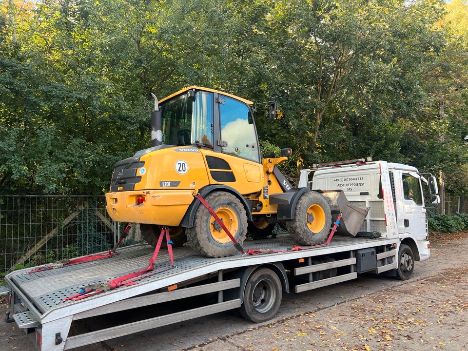 Transport LKW Bauwagen Wohnmobil Wohnwagen in Berlin