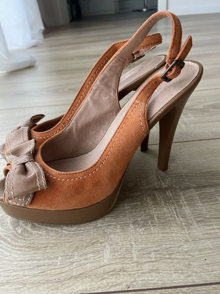 Leder High Heels orange Größe 37 in Velbert