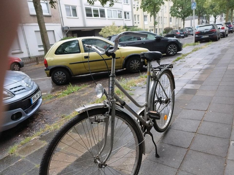 Altes Fahrrad in Mülheim (Ruhr)