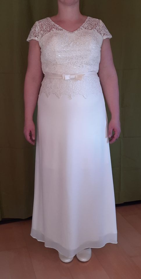 Hochzeitskleid Gr.44/46 in Brandis