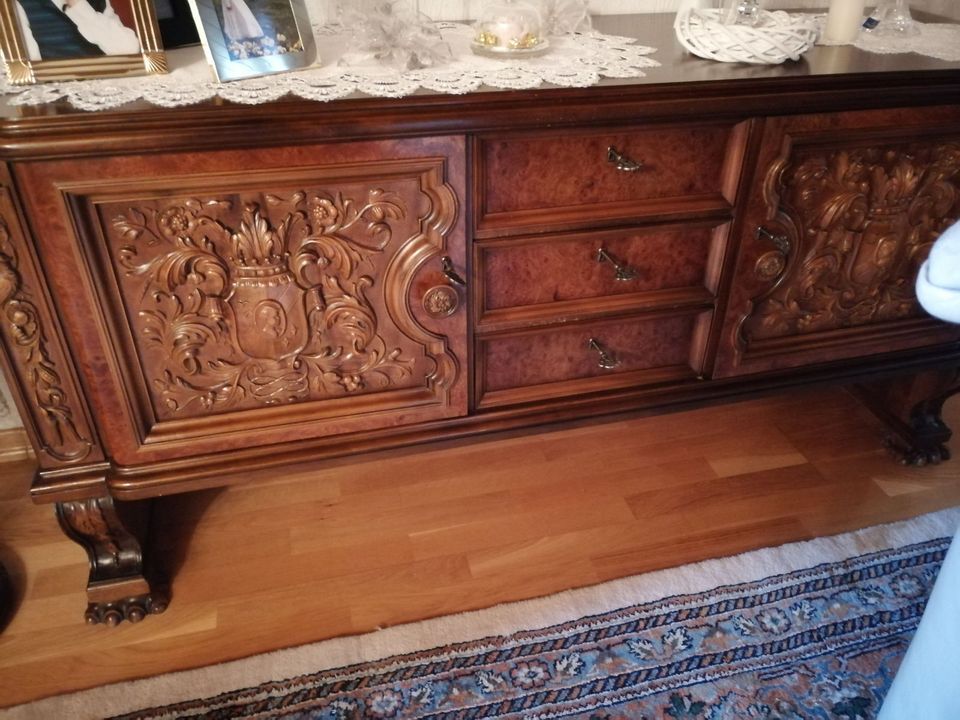 Exklusiver Wohnzimmerschrank mit Sideboard in Schiffweiler