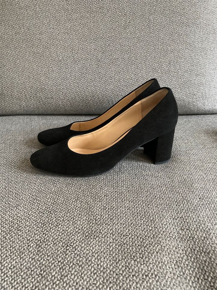 Högl Pumps aus Wildleder schwarz Neu Gr. 38 in Hamburg