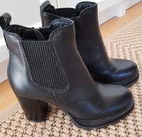 Neu! Modische Damen Stiefeletten Gr.37 schwarz Kunstleder Kr. München - Unterschleißheim Vorschau