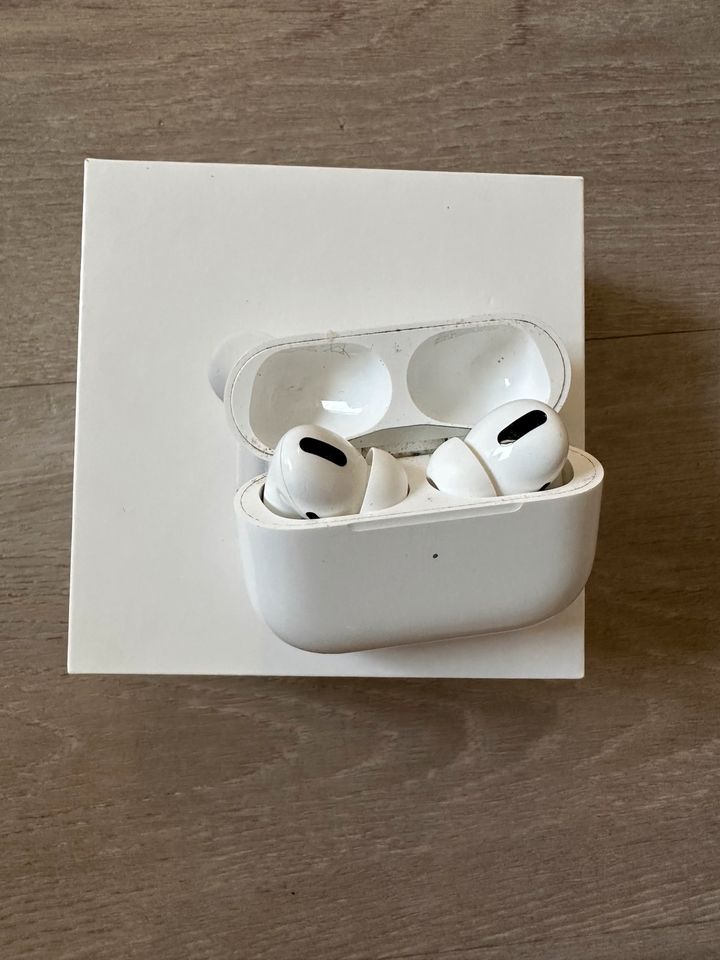 Apple AirPods Pro 1 Generation in Lübeck